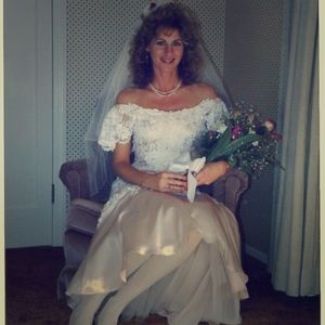 Wedding Dress Vintage Gorgeous in Lt Peach